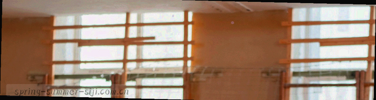 纸张纤维在侧光下的纹理，边缘可见细微纤维断口